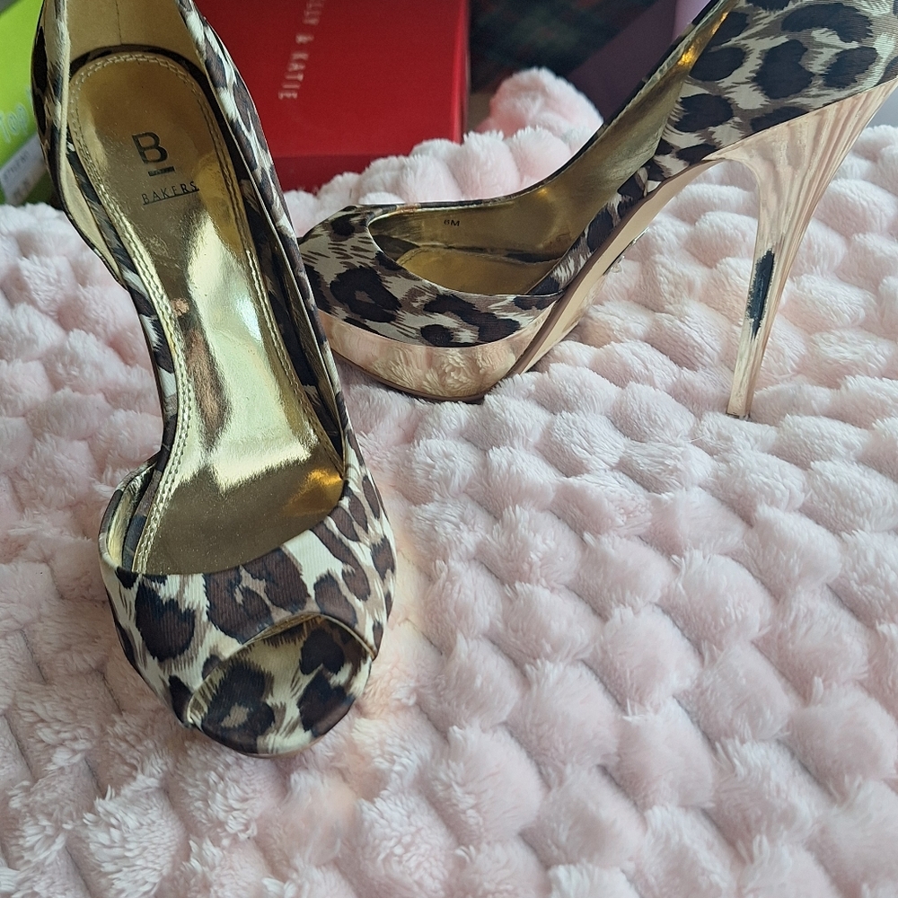 Heels - Picture 3 of 4